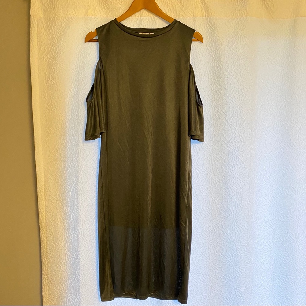 NWOT Zara Trafaluc dress w/cut out shoulders SZ S